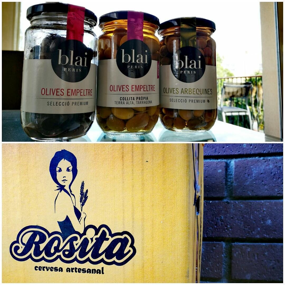 curtlasang's tweet photo. Preparant el sorteig! #km0 #productesdelaterra #olives #cervesaartesana #rosita #picnic  #estrena #sorteig @CervezaRosita @Blai_Peris https://t.co/ncSxgBmgy6