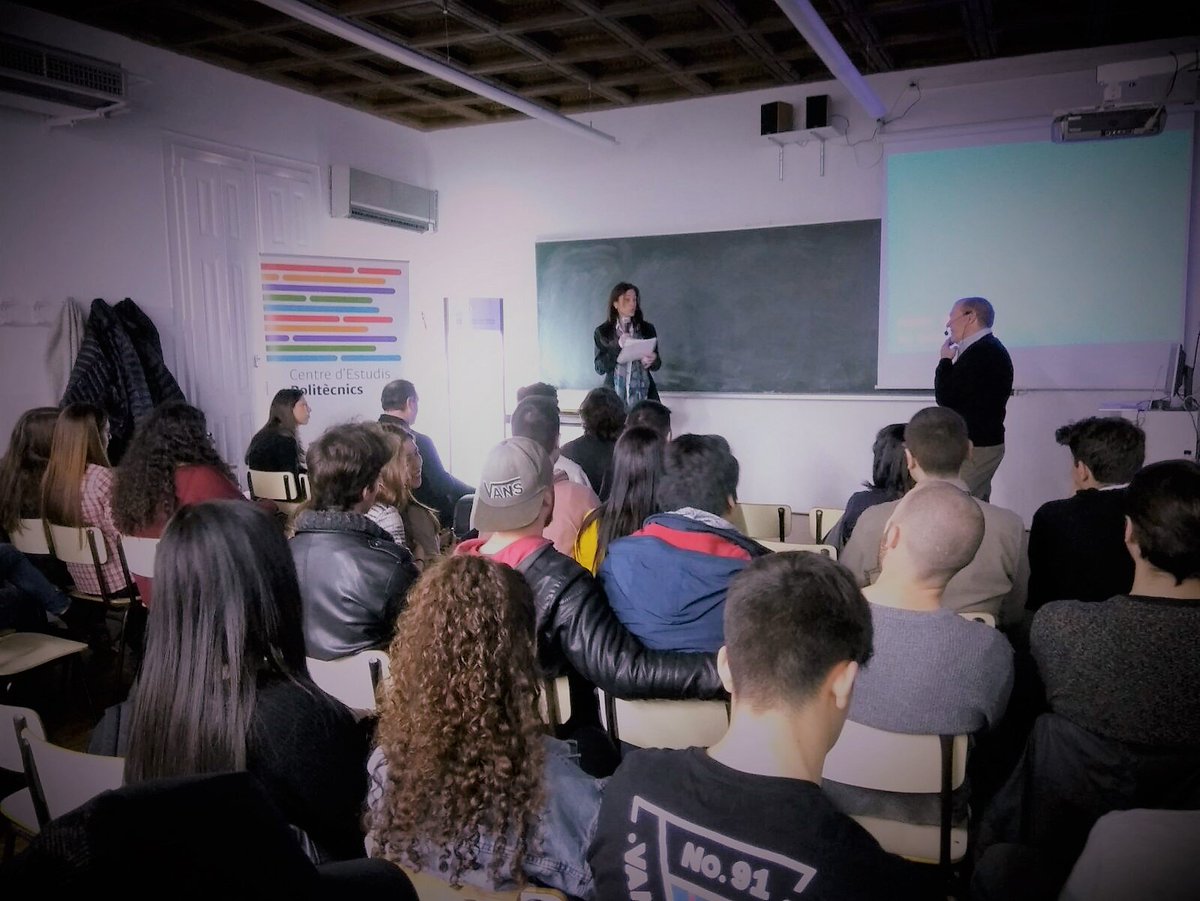 ce_politecnics's tweet photo. Els alumnes de Màrqueting i Comerç Intl a la xerrada del cas d'Exentis de Can Duran.
#canduran #splendidfoods #claràandobert #glassworksBCN https://t.co/HGR7FlCuoO