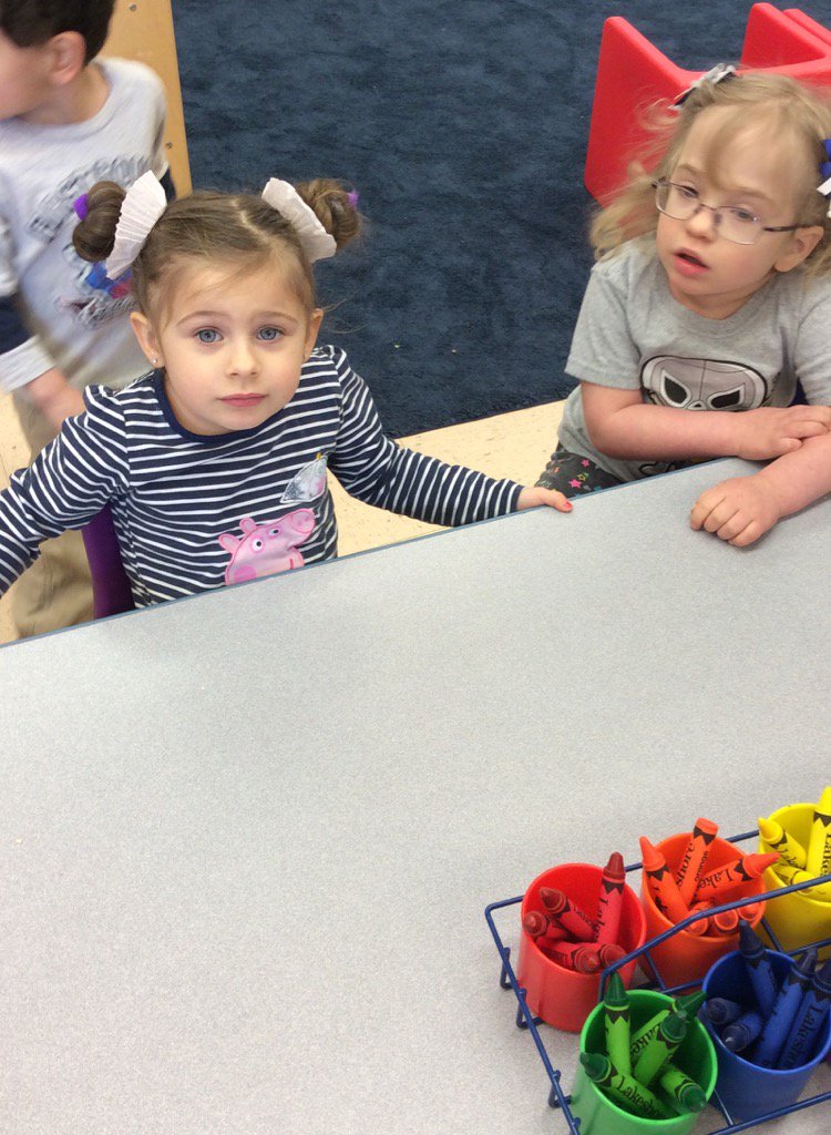 MotePreK3's tweet photo. Crazy hair day! #DrSeuss https://t.co/H4127FxJKy