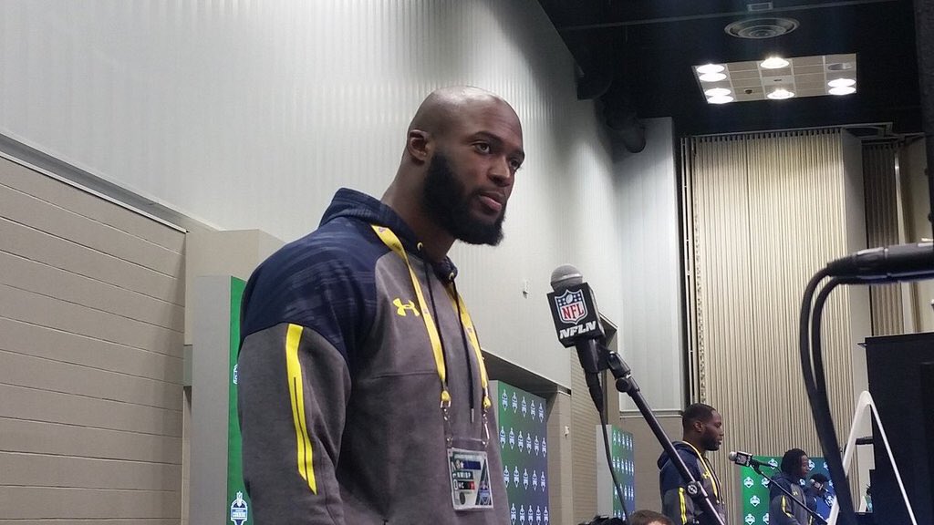 FakeSportsCentr's tweet photo. BREAKING: The NFL combine tests have revealed that Leonard Fournette is actually 55 years old. https://t.co/esgLcUxAxt