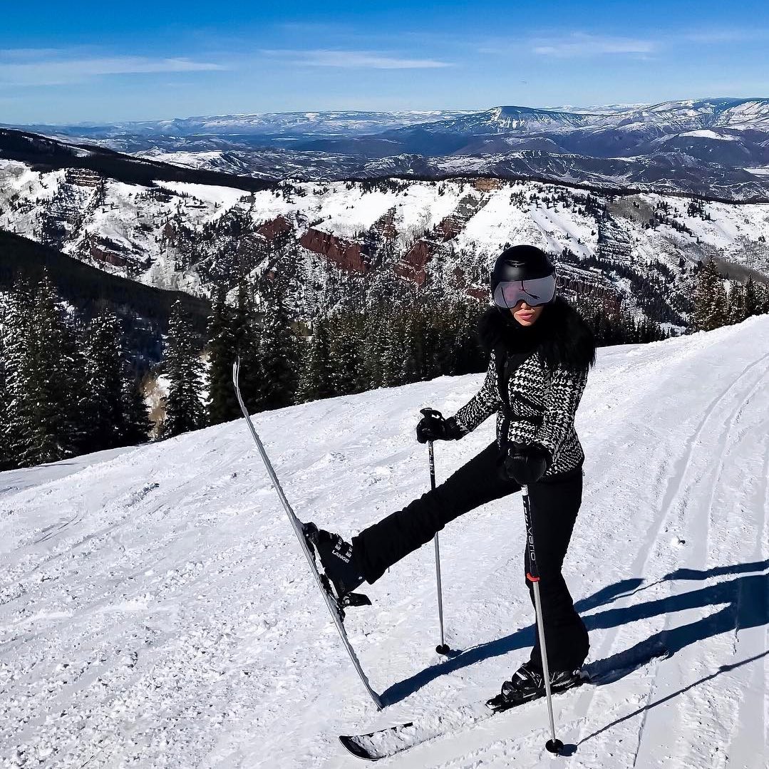 OSBE_HELMETS's tweet photo. #TGIF #OSBEfan @pretending_for_you_2 knows how to kick off a #Friday! #AmazingPic #regram #SkiGoggleFree #OSBEUSA ๐ท: @pretending_for_you_2 https://t.co/klBh5nambx
