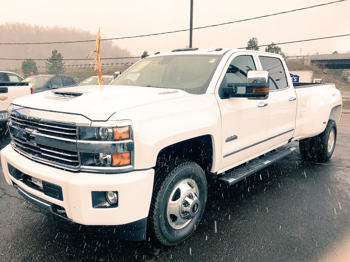 AutoChoiceOH's tweet image. Snowstorm you say? That's hilarious.  Stop by and treat yourself to your very own #ChevySilverado. Come on, you deserve it.