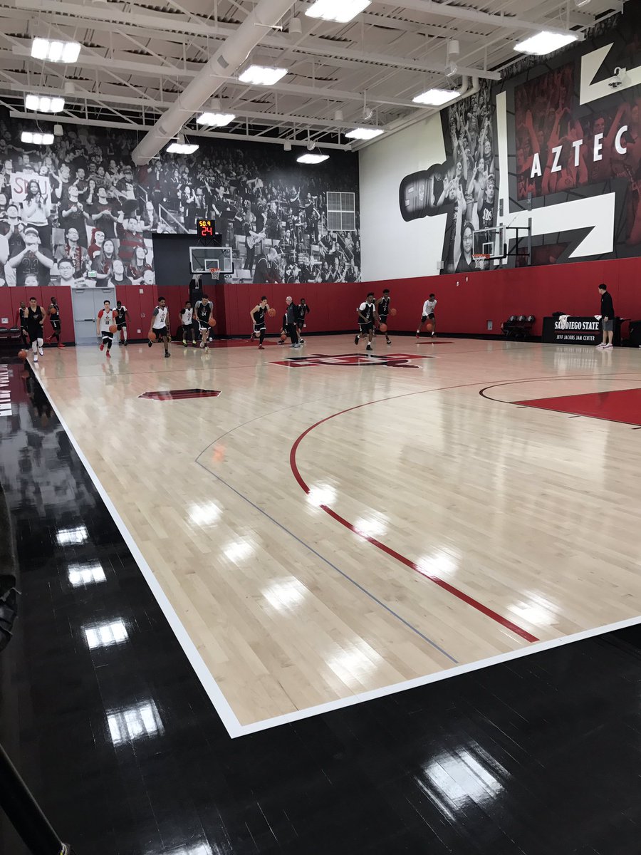 alliewagnertv's tweet photo. Chatting with @Aztec_MBB before they leave for New Mexico. See what they had to say @ 5:45 @KUSISports #GoAztecs #hoops #ncaa #JAMcenter https://t.co/gwpvbZPRnL