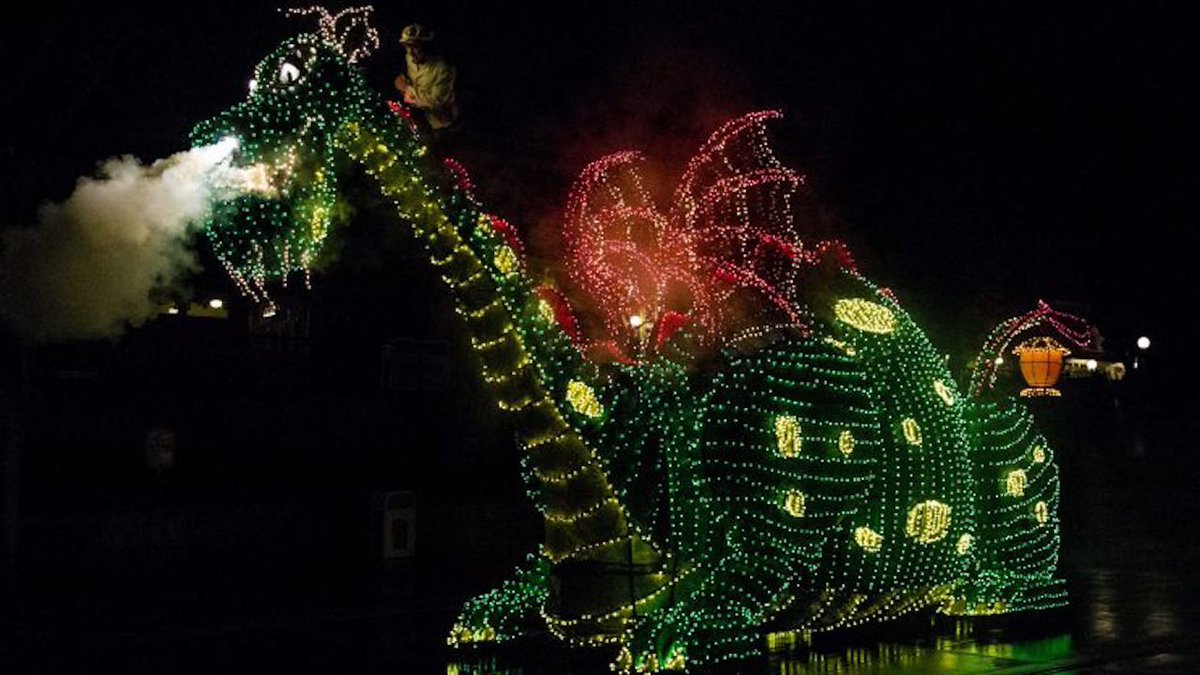 DisneyParks's tweet photo. Watch #DisneyParksLIVE stream of Main Street Electrical Parade from Disneyland Park on March 7 at 8:55 pm PT: https://t.co/rXDojkdhuP https://t.co/VAGB5AfR4Y