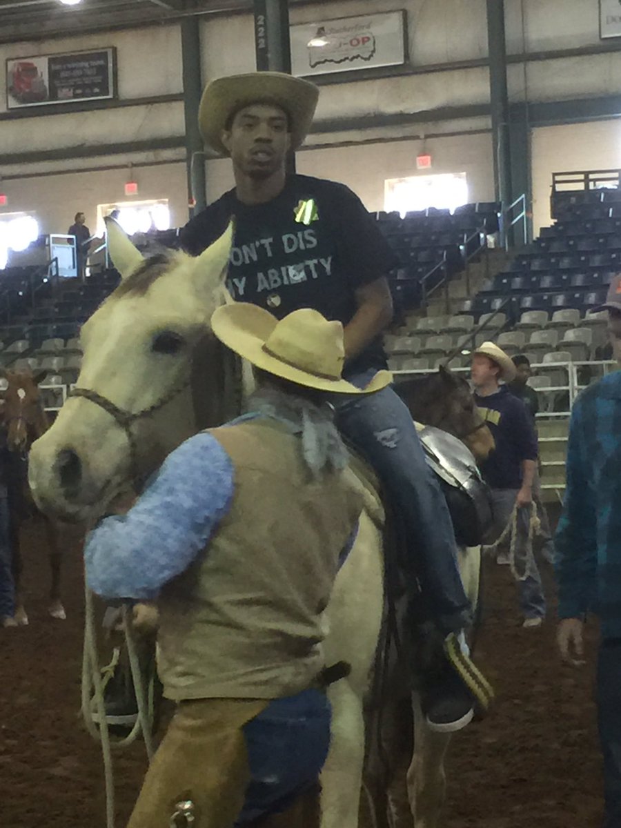 CarlaAdams61210's tweet photo. Being cowboys & cowgirls for the day! 🐴@LHSintheNews #SRORodeo #LHSSpEd https://t.co/F9Hu5VNZ67