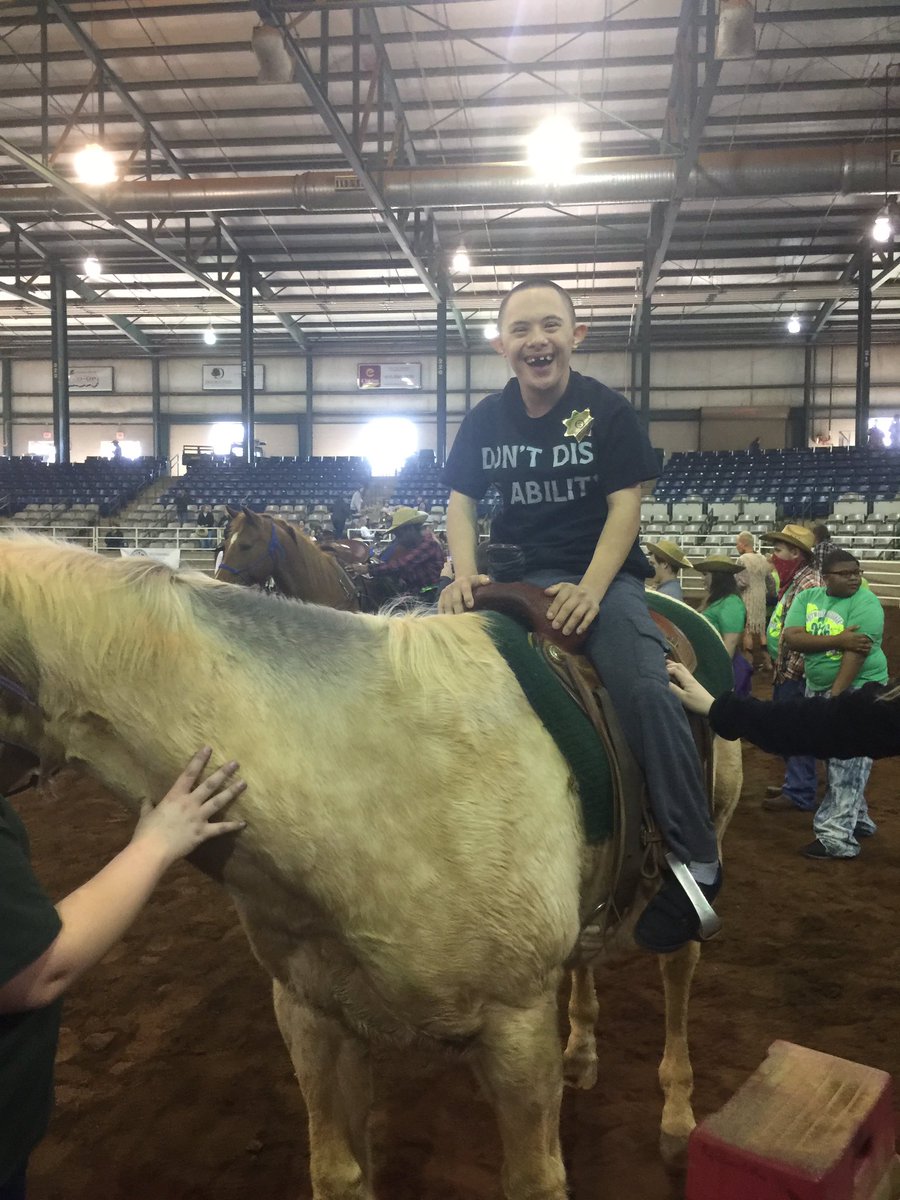 CarlaAdams61210's tweet photo. Being cowboys & cowgirls for the day! 🐴@LHSintheNews #SRORodeo #LHSSpEd https://t.co/F9Hu5VNZ67