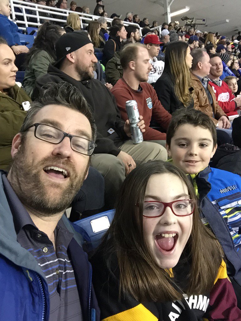 #eaglesselfie #hockeyisland