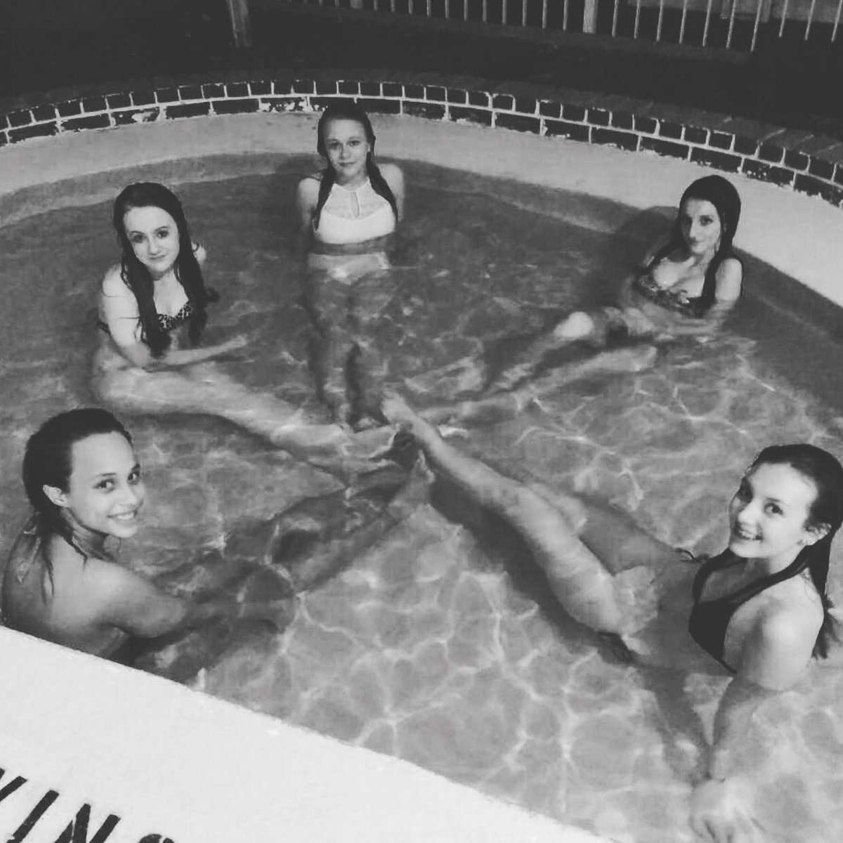 Happy birthday Ari! 💕