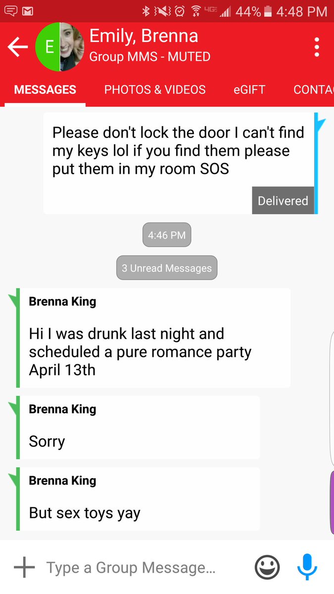 kayakloth's tweet photo. Just your everyday roomie conversation. P.S. who wants to come to @Brennaboo19's pure romance party... https://t.co/Jd4viBP7Od