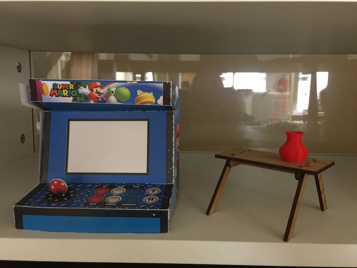 Gourlette's tweet image. Merci @PoncinMathieu pour l&apos;accueil et les explications: impression 3D
découpe vinyl, laser, broderie, atelier électronique...#FBsolidaire