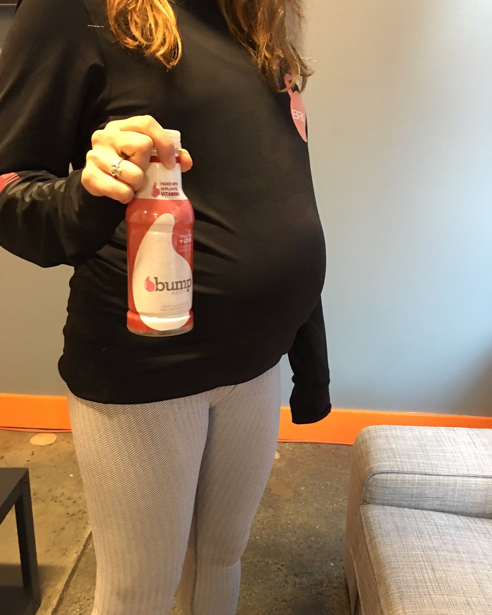 Bumph20's tweet photo. #FitFriday! Starting the weekend off strong at @BrickNewYork. 💪🏻Staying hydrated with strawberry lemonade #BumpWater. 🍋🍓 https://t.co/icg8EeX5sY