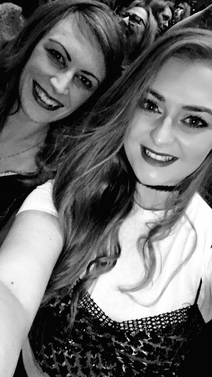 Jenna_X_Marie's tweet photo. Sister sister.!! #OllysOpeningNight #OllyMurs2017Tour #OllyMursGlasgow https://t.co/4wW7m60yQw