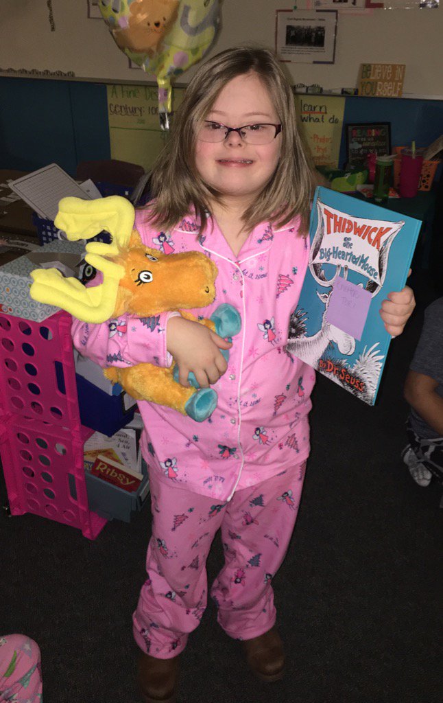 MrsKnetter210's tweet photo. Congrats to Miss Tori for winning the best book character costume in 3rd grade - Piggie!  ❤#rockonwestwood https://t.co/UmQ0xL7vI1