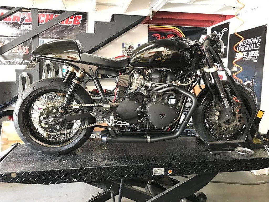 motochopshop's tweet photo. TT Exhaust on the Thruxton Shop Bike. #motochopshop #triumph #thruxton #shopbike #supporttheindependents #officialt… https://t.co/ddJsFkUe4p