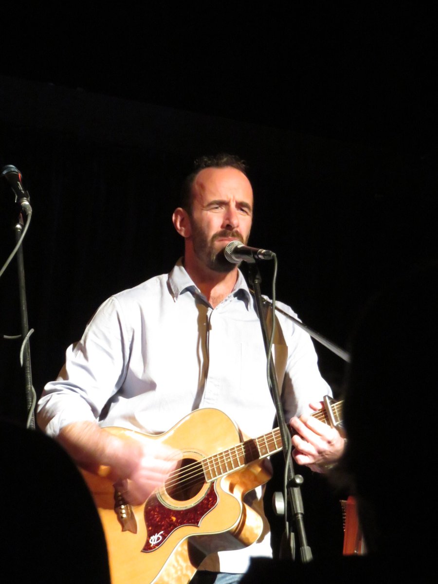 Yth esa <a href="/willkeating8/">Will Keating</a> ow kana kanow #HarryGlasson dhe <a href="/acornpz/">The Acorn</a> rag <a href="/PzCornishFest/">Pz Cornish Festival</a>
yn unn skoedhya <a href="/ChangingRMusic/">The Changing Room</a>
#CornishMusic #GoelPeran