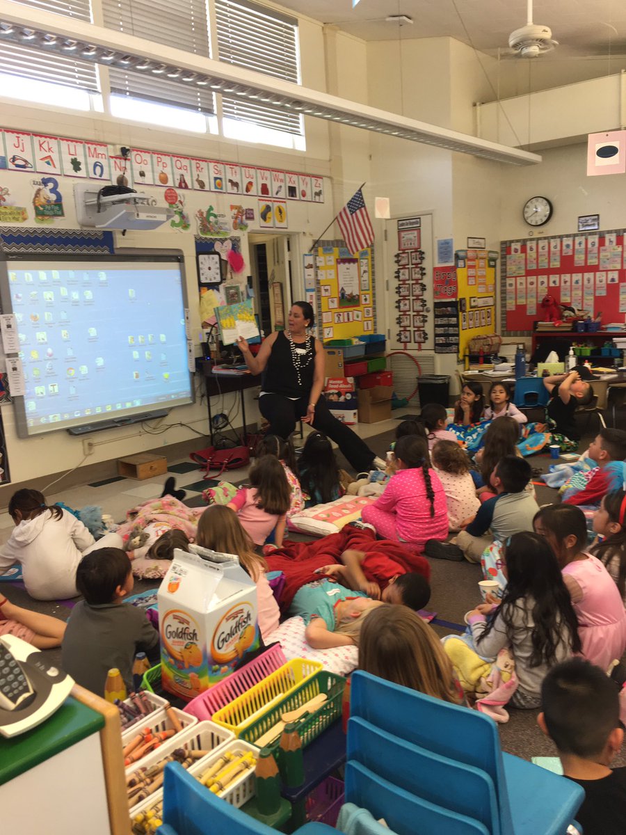 mrsfilesk1's tweet photo. Celebrating #DrSeussDay @atlaselem. It's fun to have fun! https://t.co/wtXpjAuOsR