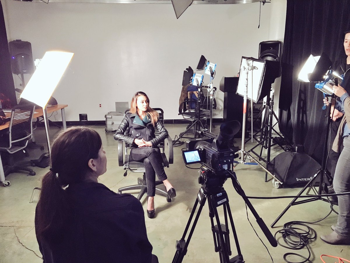 shelley_mae's tweet photo. Learning lighting techniques with @BAVC! So grateful for this resource in SF. #thisishowibavc https://t.co/srb5eba5Es