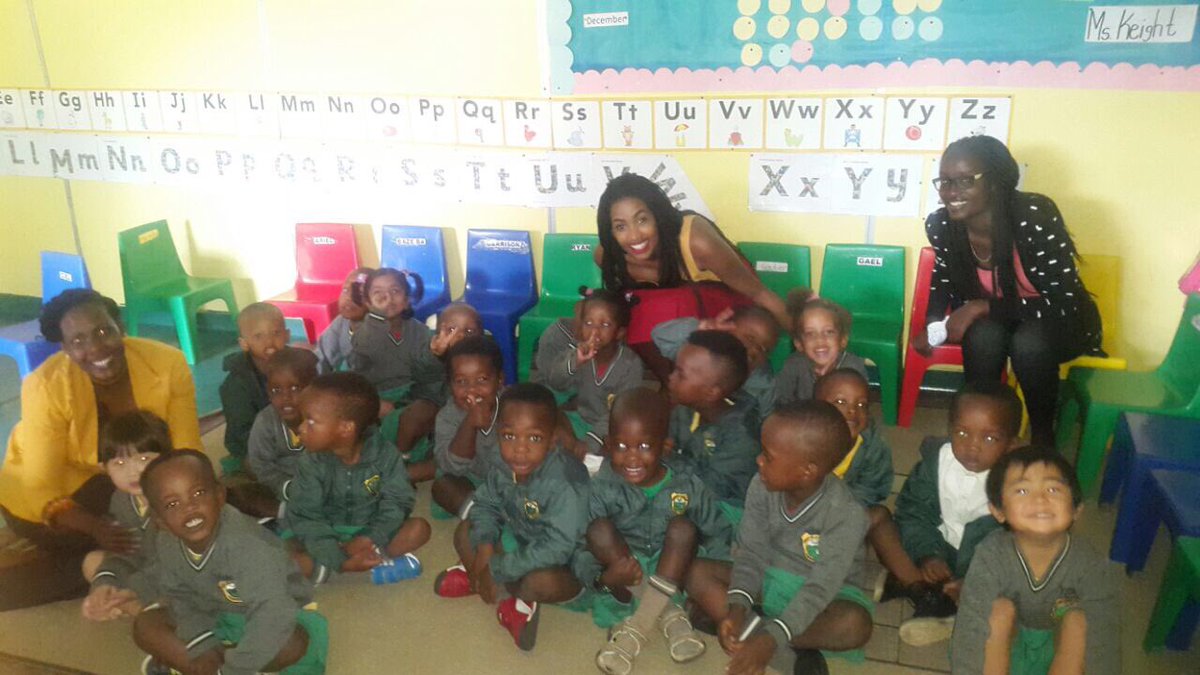 MutesiLinda's tweet photo. Had a wonderful time reading 'Oh Rwandan Child' to the little ones this morning with the author @PeaceKwizera. Thank you #GreenHillsAcademy https://t.co/5WnCv3qsYf