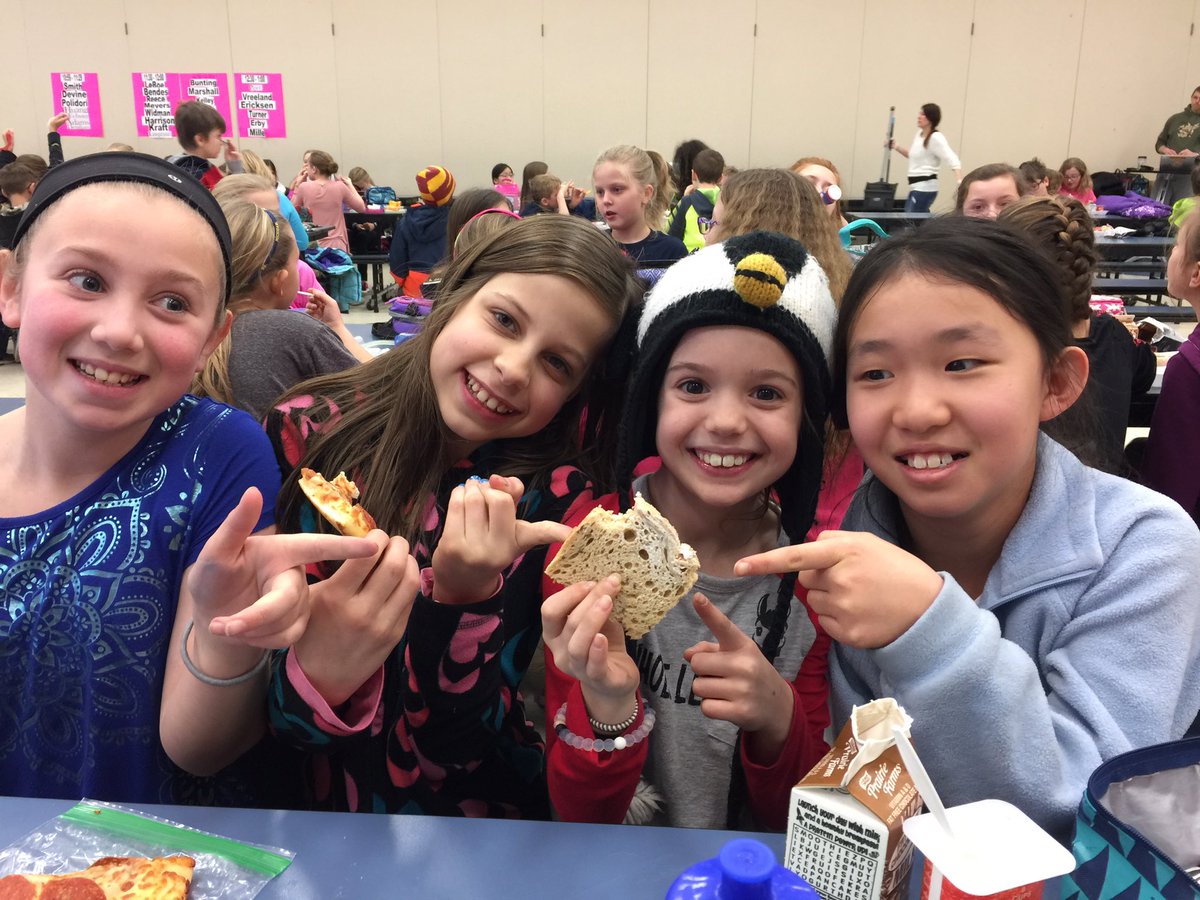 ILove2Teach4th's tweet photo. PBL spills into the lunch room with this fluffernutter sandwich, a Northeast region favorite! Marshmallow and Peanut Butter!
#heritagelearn https://t.co/VPmMkH603A