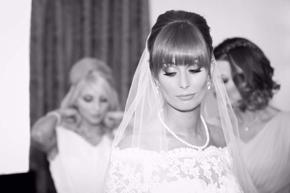 123Katiehair's tweet photo. Kate &amp; Barry's wedding 2016 feat in @bellebridalmag blog @iotl_ullswater @scottspock @kittykerrymua @MadeinFlowers ❤️❤️🍸 https://t.co/eXKhafEtD5