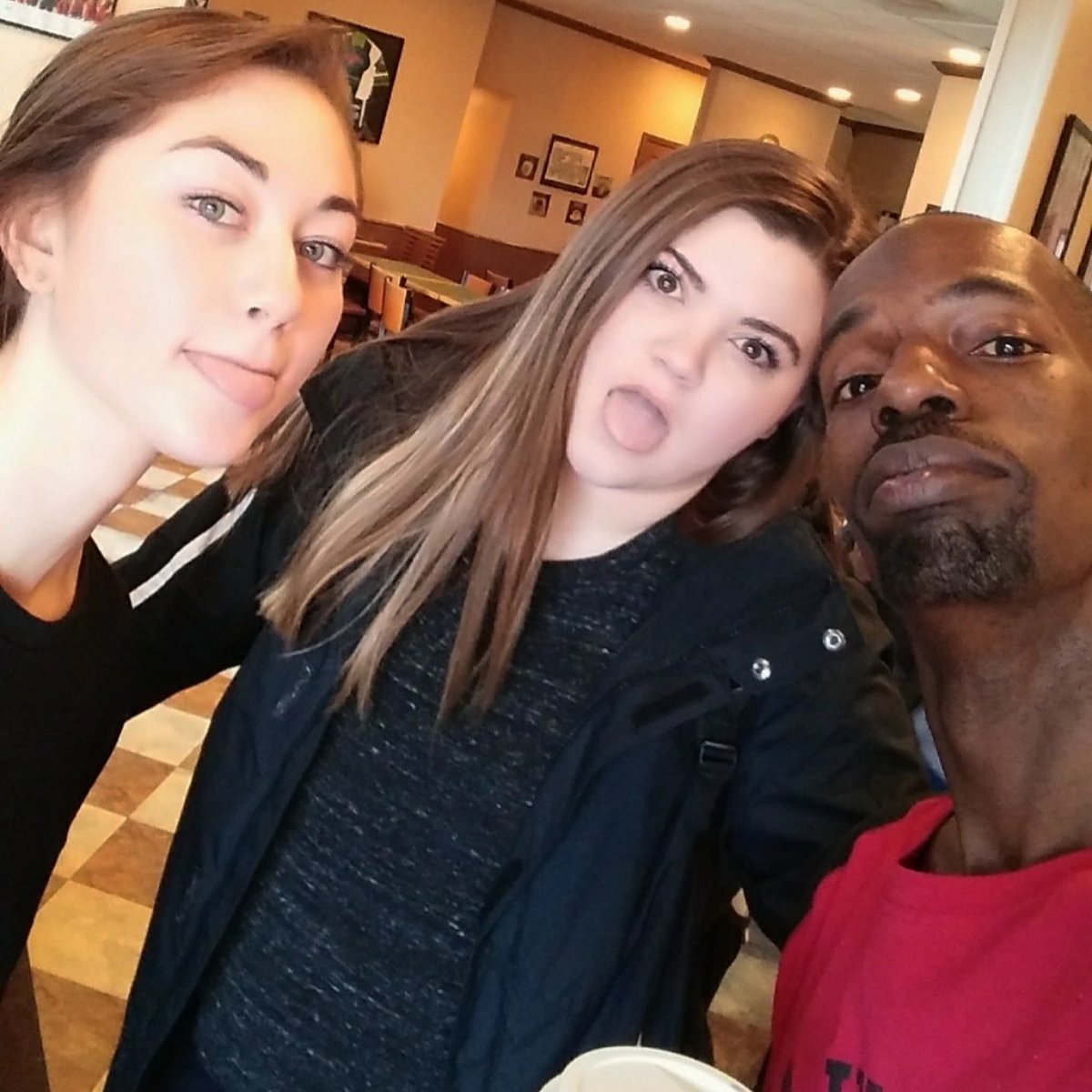 HypeHizzle69's tweet image. @Katie_Myerss @clairee_lin When timing, location, swag and people all come together perfectly #TeamCoffee #BagelClique #CalmDownRob #Ok