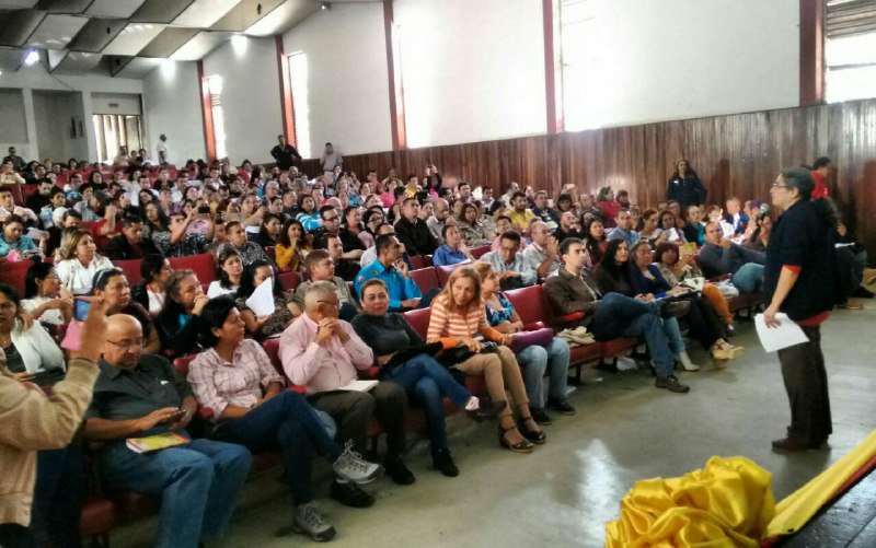 Vice <a href="/redbolivmujeres/">Yoama Paredes</a> desarrollo Conversatorio sobre Avances en el Proceso de Transformación Pedagógica en Educación Media #Táchira