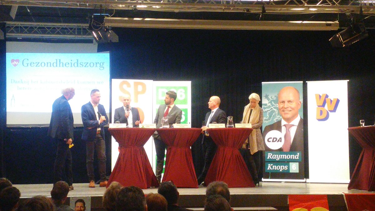 JetVossen's tweet photo. Het Regiodebat Nederweert is in volle gang. Pittige discussies tussen VVD, CDA, PVDA, D66 en SP! #verkiezingen #jongerenraad #nederweert https://t.co/s5UMcg4bF3