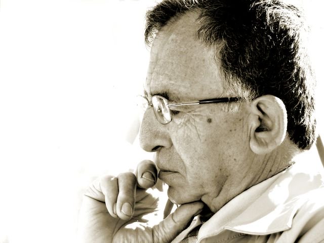 Warning Signs a Loved One May Have Trouble Living Alone > From the Senior Care Experts at Senior Care Sherpa. buff.ly/2lQe7bM