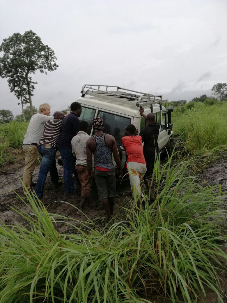 nepsus_research's tweet photo. #Forestry team challenged by transport issues during #nepsus fieldwork in kilwa #tanzania #susty #partnerships research https://t.co/5kugldJ4ha