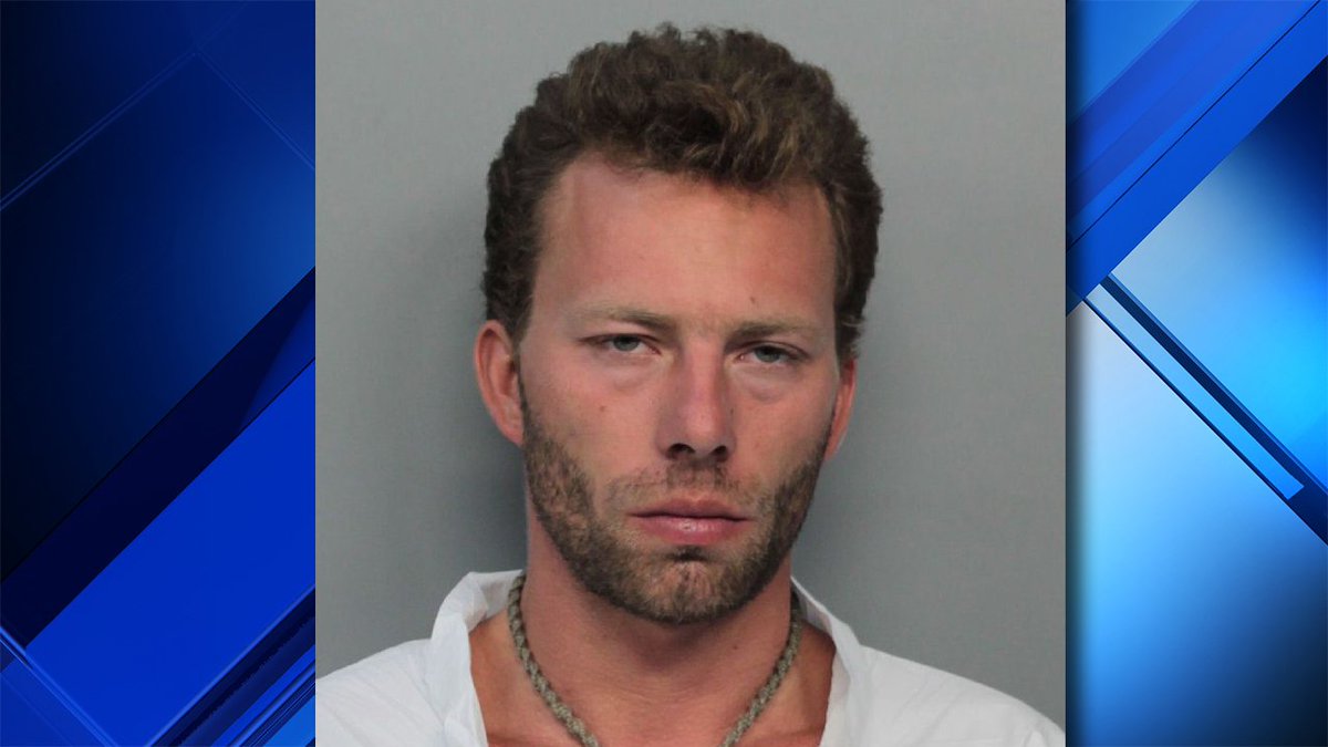 Man arrested after having sex outdoors with incapacitated woman in Miami Beach bit.ly/2mnh3zd https://t.co/ei0HF99oZb