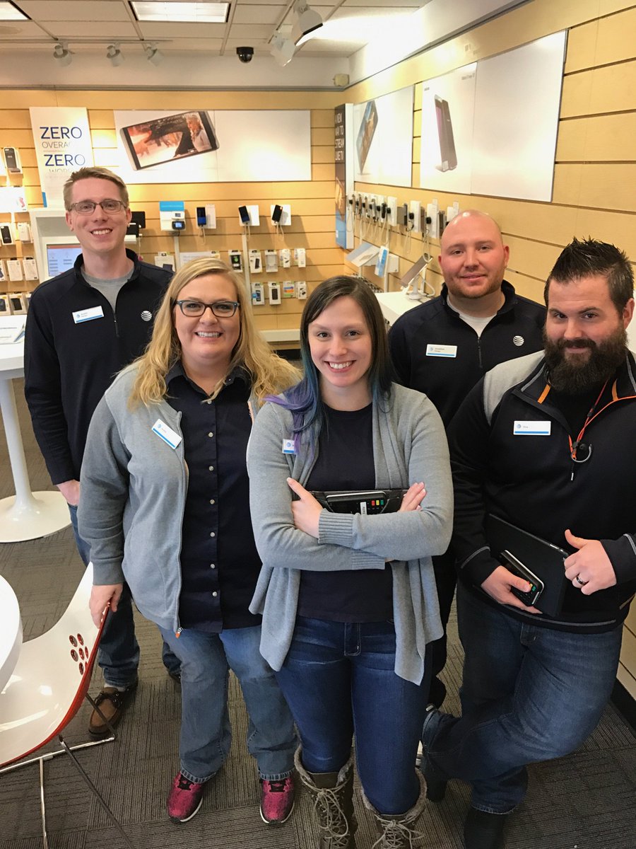 gravewvdiggers's tweet photo. #Lifeatatt employee appreciation day 2017! What a great staff we have! https://t.co/3ZIQ2eyIm2