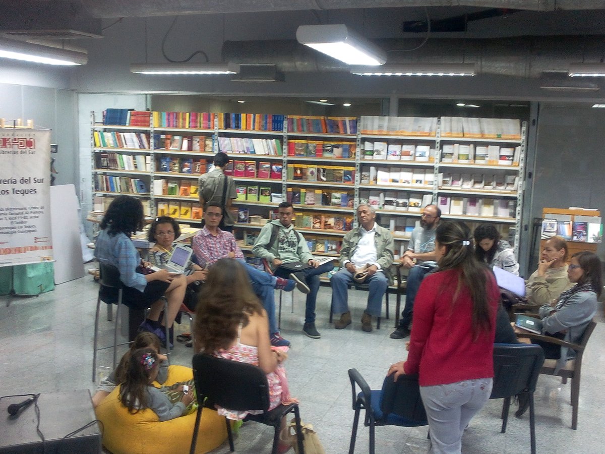 LibreriasLt's tweet photo. Recital Poetico #MicrofonoAbierto en las instalaciones de la Librería del Sur Los Teques @LibreriasDelSur @minculturave https://t.co/x0hXIt0hwd