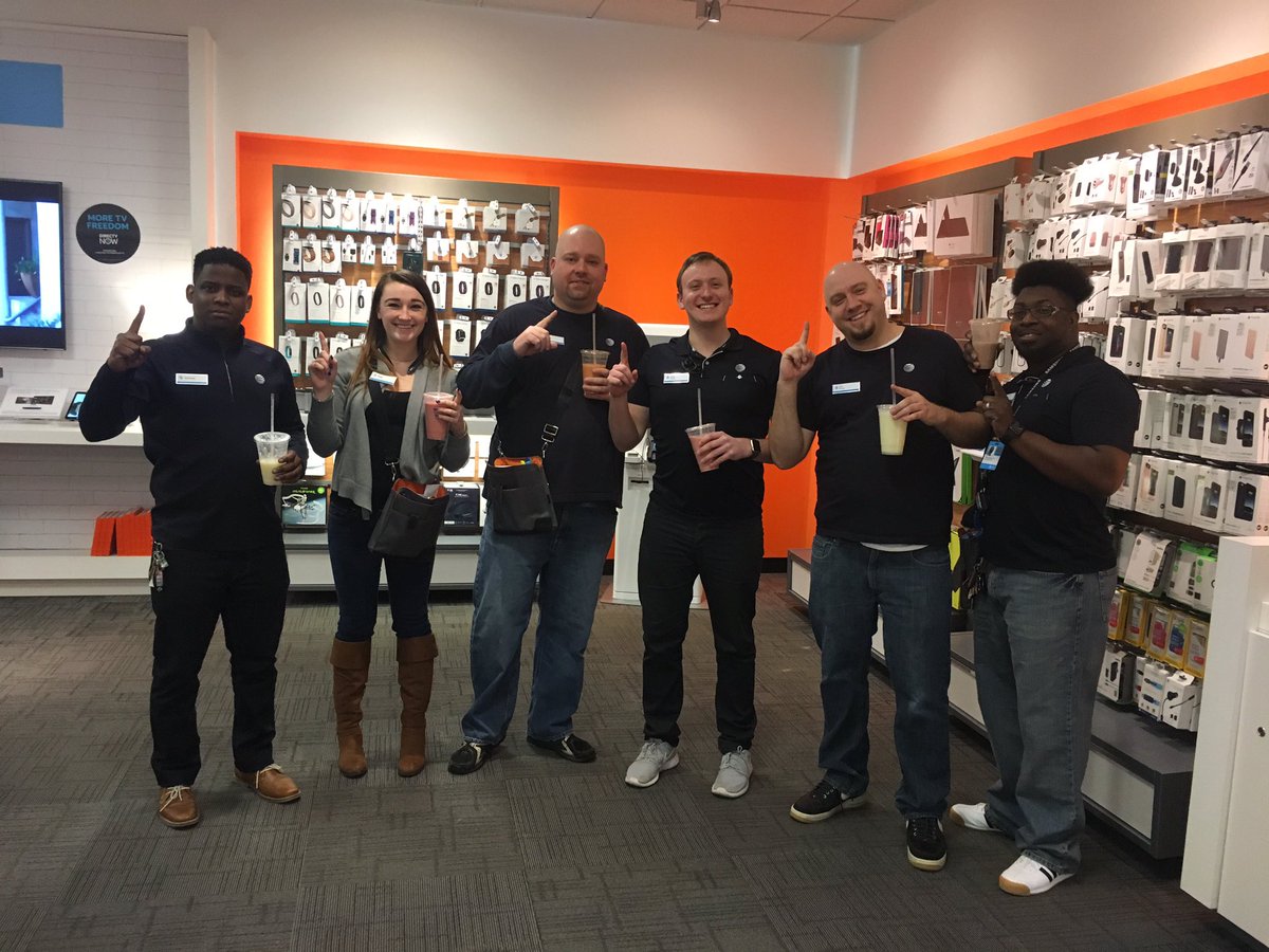 thesalesboss624's tweet photo. #employeeappreciationday #OurNE #teamBHM #smoothiesforall #theChapmanNo1s https://t.co/Hm6MGRxnkm