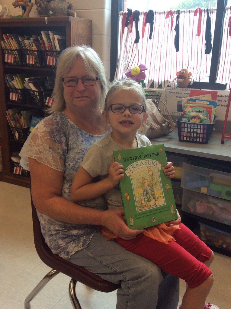 ChumleyChassidy's tweet photo. Do the clues sound like your grandparent?  Who could it be? Mystery Reader Grandparents! #ReadAcrossAmerica #bgestem https://t.co/fg8M8T8pdv