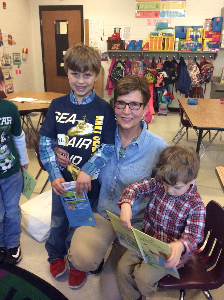 ChumleyChassidy's tweet photo. Do the clues sound like your grandparent?  Who could it be? Mystery Reader Grandparents! #ReadAcrossAmerica #bgestem https://t.co/fg8M8T8pdv