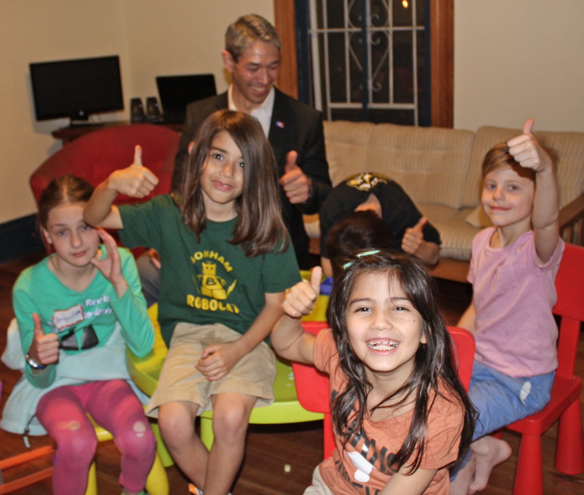 Ron_Nirenberg's tweet photo. Asked kids in Southtown to describe a mayor they said "A mayor is like president of a city!" I'm honored 2 have their support! #voteronsa https://t.co/Qs62yhayQB