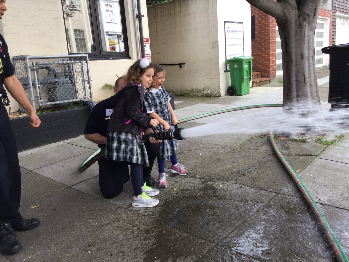 allieb24's tweet photo. Having fun with our local firefighters @SF_Firefighters @sffdpio https://t.co/nlawgAv3mV