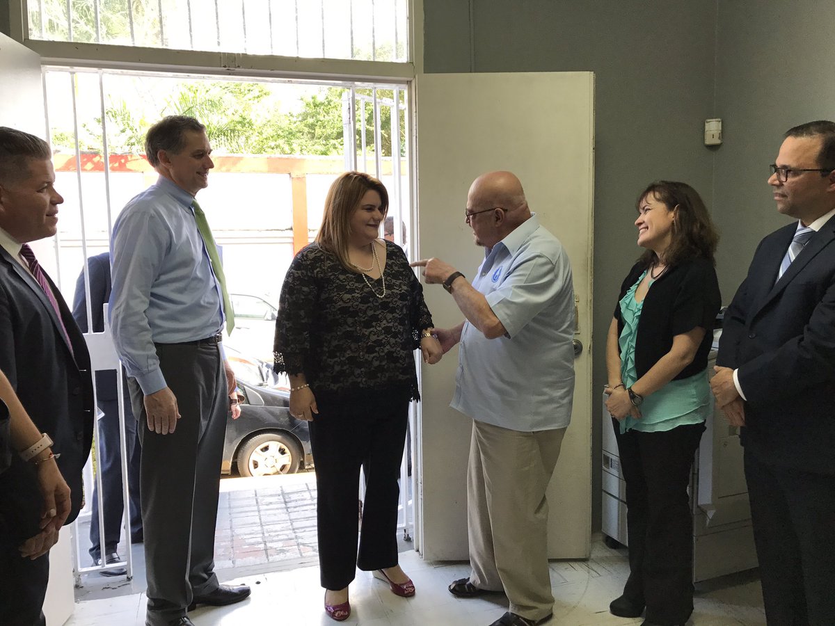 G_AndujarM's tweet photo. Visitando la Escuela Politécnica Amigó junto a @Jenniffer2012 y @RepFrenchHill  y @manuel_aj_laboy
#NuevoGobierno #UnEquipo https://t.co/AfoqxPtiUx