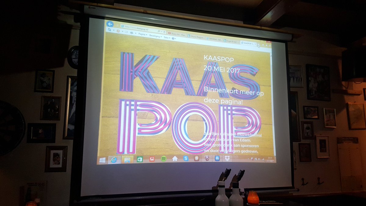 KAASPOP's tweet photo. groot scherm en borrels..we zijn er klaar voor! #prinsenbar #kaaspop #vrijwilligersborrel https://t.co/NxrTKAG5dG