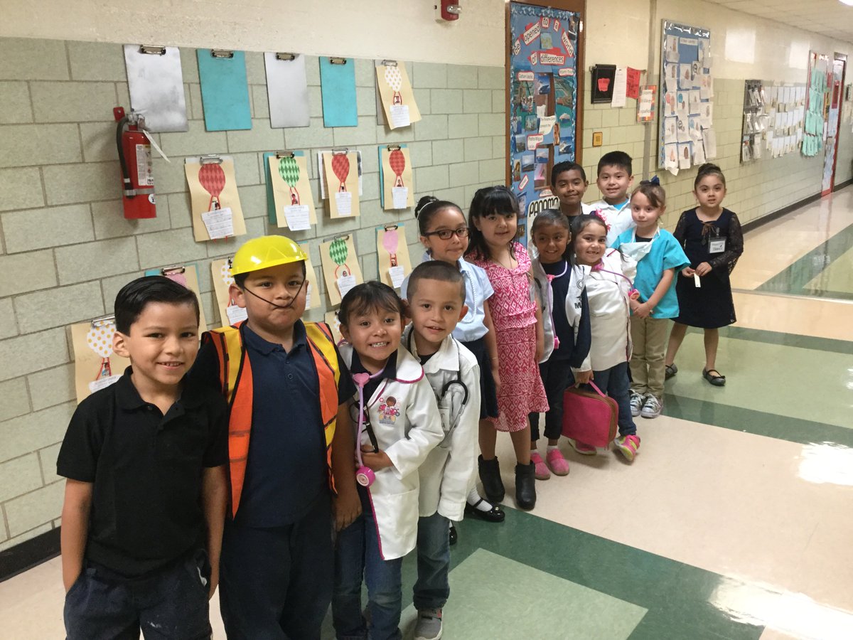 LMerrettFWISD's tweet photo. Thanks so much to all of our Career Day volunteers!  What a fun-filled and educational day for our students! https://t.co/KG968IgaFK