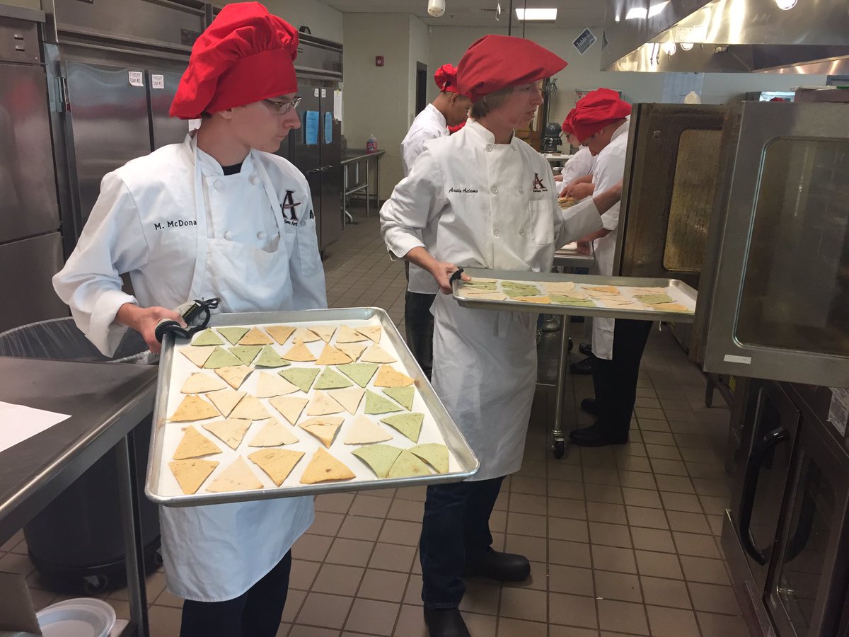 AHSculinary's tweet photo. Practicing tomato 🍅 concasse while making fresh pico de gallo! And baked tortilla chips!! #knifeskills #concasse #julienne #brunoise https://t.co/RDmfA1OI8O