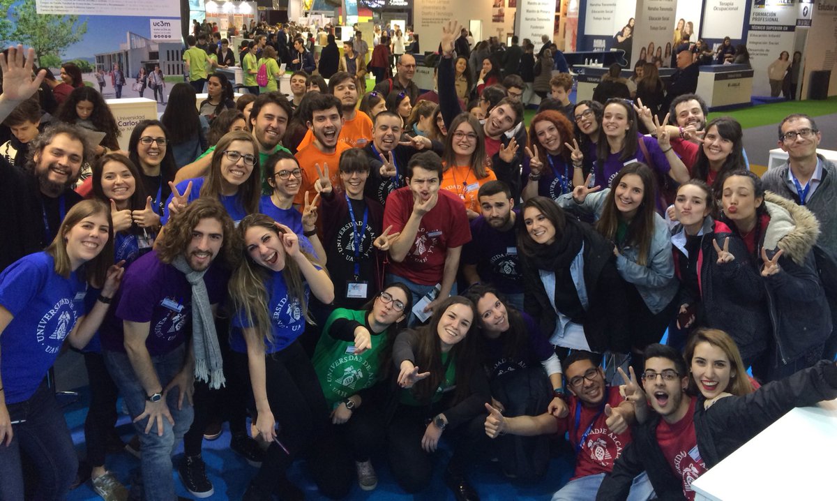 UAHes's tweet photo. Muchas gracias a todos los que os habéis acercado por nuestro stand en #Aula17 ¡Os esperamos mañana futuros universitarios! 😁#VoyASerUAH https://t.co/aWKzezjtLx