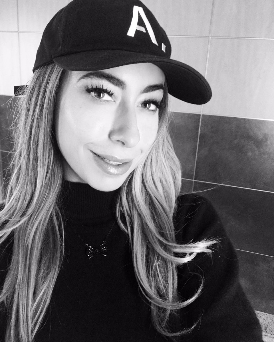 DJAylaSimone's tweet photo. Turn up with me at @florentsd tonight!! #sandiego #gaslamp #dj #nightlife #fridaynight #openformat https://t.co/G8mV1gqNZS