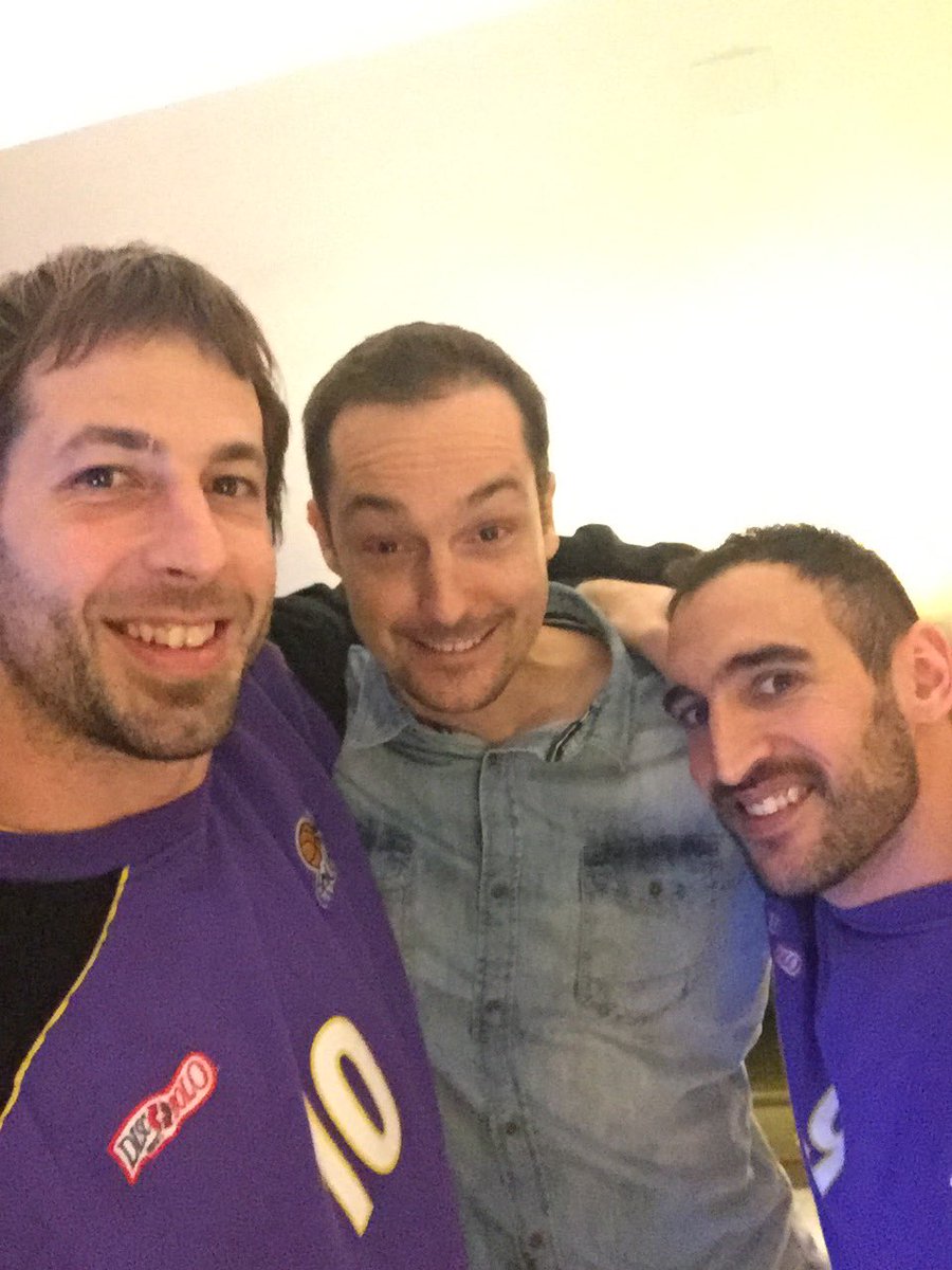 Visita del gran <a href="/joncorta/">jon cortaberria</a> !!! Te echamos de menos!!! Abrazo crack!!