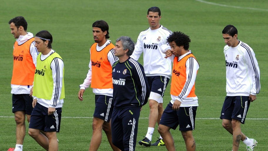 juanreyessd's tweet photo. Özil saca a la luz los detalles de su pelea con Mourinho en el Real Madrid https://t.co/wsSlwTQuOR https://t.co/aUs4ucOMeA