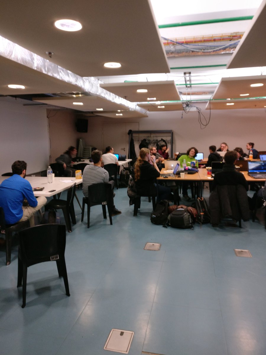 MatthieuMontes's tweet photo. Premiers pitchs, constitution des équipes, on attaque la jam ! #digitalartjam #codecreatif @CentrePompidou @Cnam_Enjmin @LeCnam @gemellyn https://t.co/GeFaf62B9K