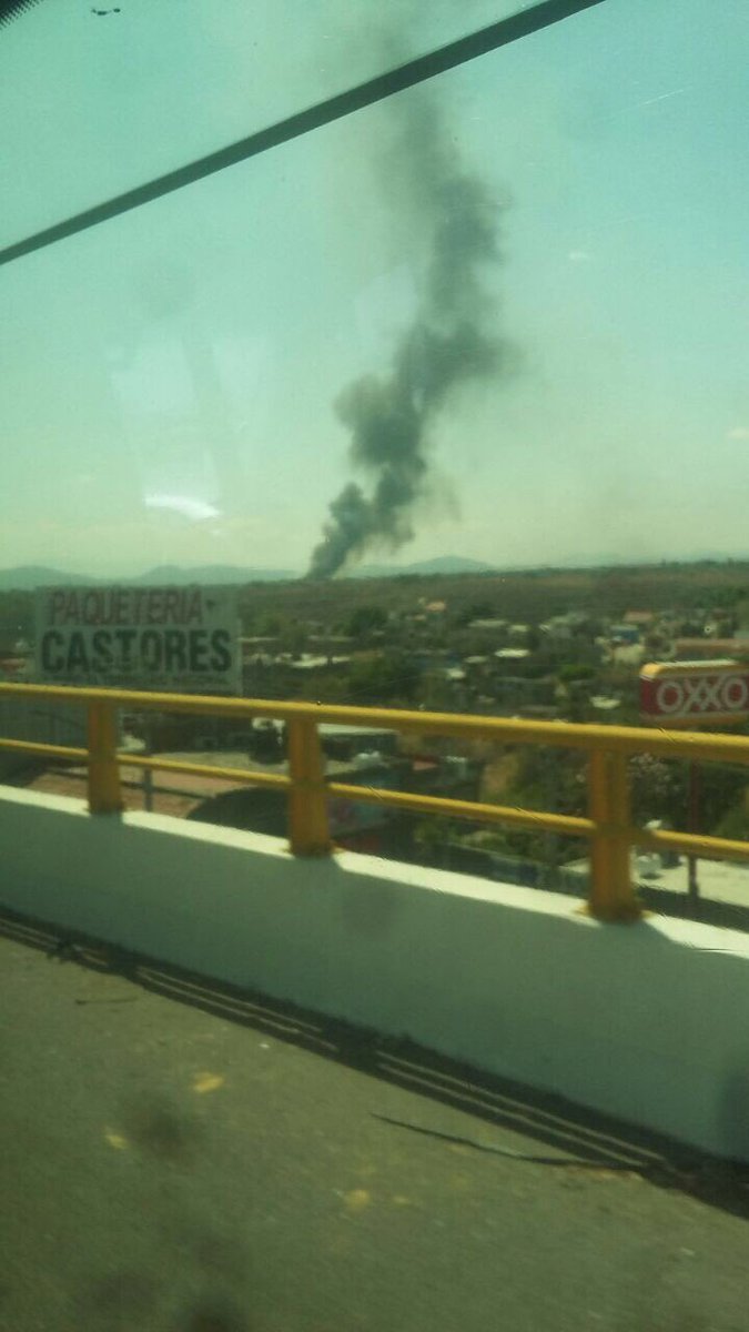 locutor30's tweet photo. Así el incendio en #Temixco #Morelos. https://t.co/a9yGtXvsBn