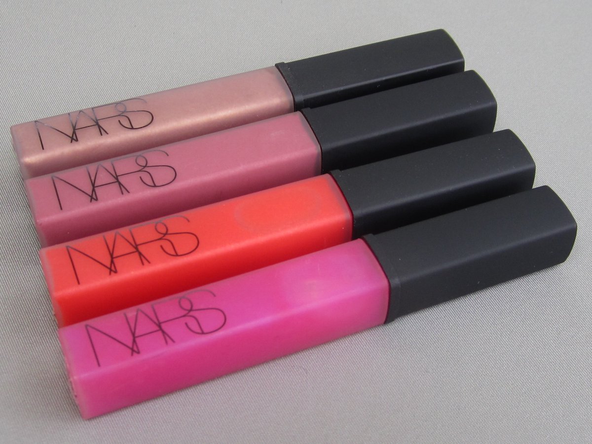 makeup_stores's tweet image. Exquisito los Lip Gloss de @NARSissist listos para usarlos este #BuenViernes para pasarla bien. #blogmakeup #gloss 😍😍💋💄🙋
