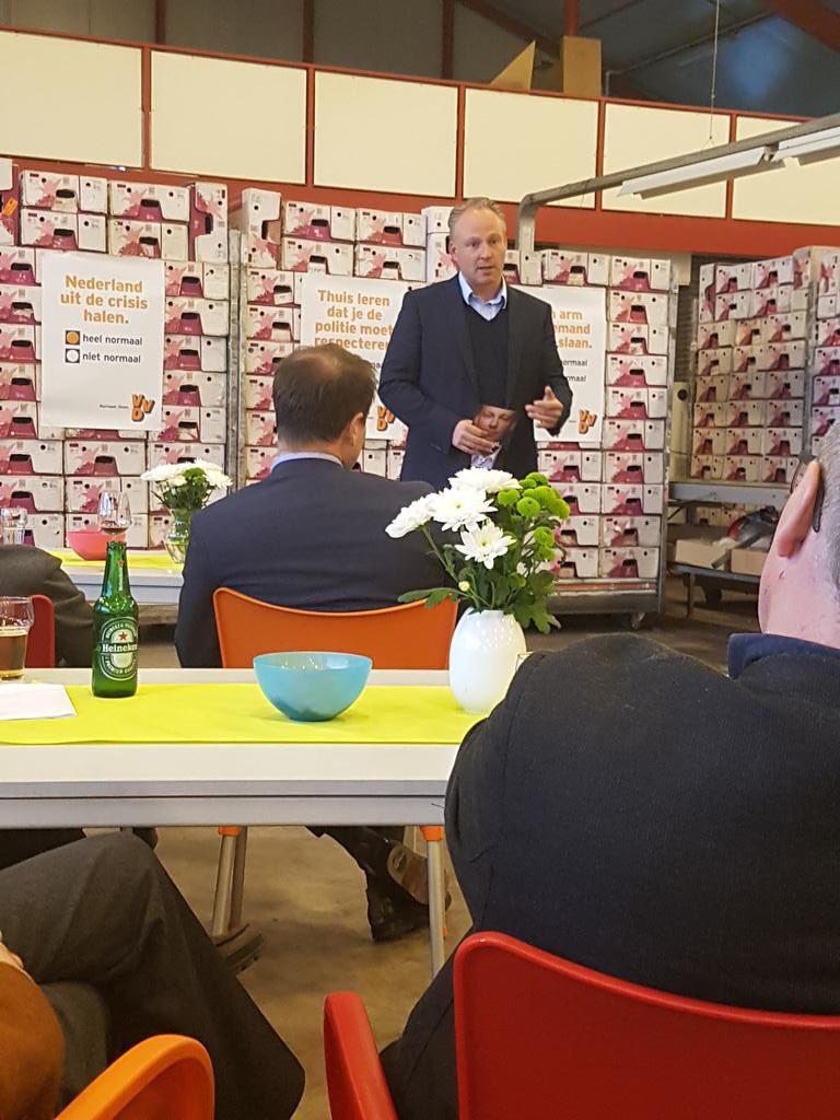remcovvd's tweet photo. Normaal doen, met je poten in de klei staan, voor ondernemers en lastenverlichting knokken.. heel simpel @vvd #tour27 #remcodijkstra27 https://t.co/e3lKHFuAVi