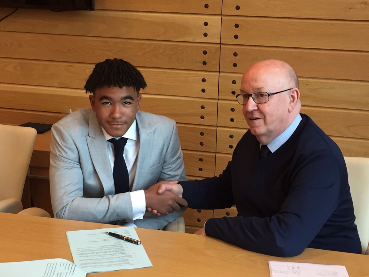 ReeceJames's tweet image. Dream Come True, To Have Signed My First Professional Contract With Chelsea FC📝❤👏🏽 #RJ69